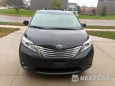 2015 Toyota Sienna XLE 7-Passenger 119.3" WB - zdjęcie 1 z 37 - miniatura