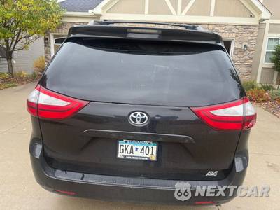 2015 Toyota Sienna XLE 7-Passenger 119.3" WB - zdjęcie 4 z 37 - miniatura