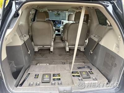 2015 Toyota Sienna XLE 7-Passenger 119.3" WB - zdjęcie 8 z 37 - miniatura