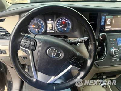 2015 Toyota Sienna XLE 7-Passenger 119.3" WB - zdjęcie 29 z 37 - miniatura