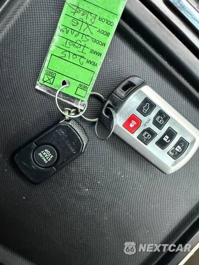 2015 Toyota Sienna XLE 7-Passenger 119.3" WB - zdjęcie 37 z 37 - miniatura