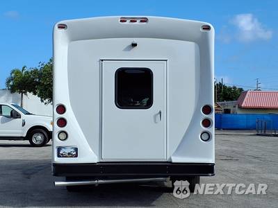 2017 Ford Super Duty E-450 Cutaway DRW - zdjęcie 4 z 28 - miniatura