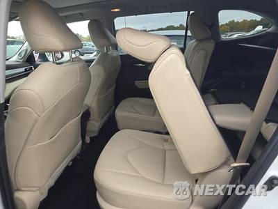 2022 Toyota Highlander Hybrid Platinum - zdjęcie 13 z 31 - miniatura