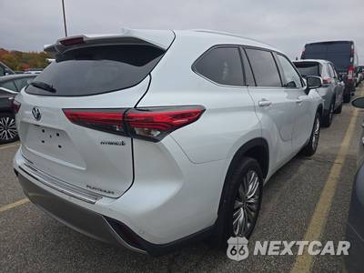 2022 Toyota Highlander Hybrid Platinum - zdjęcie 4 z 31 - miniatura
