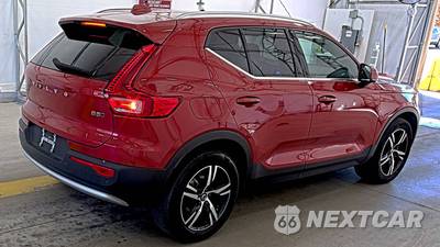 2024 Volvo XC40 B5 Core Dark Theme - zdjęcie 4 z 25 - miniatura