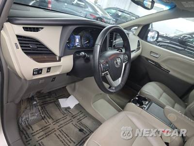 2015 Toyota Sienna XLE 8-Passenger 119.3" WB - zdjęcie 17 z 34 - miniatura