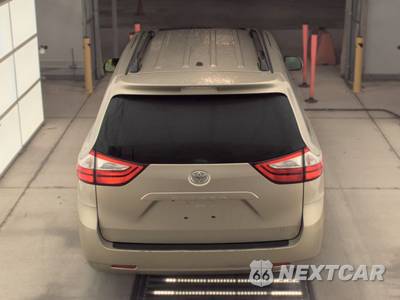 2015 Toyota Sienna XLE 8-Passenger 119.3" WB - zdjęcie 6 z 34 - miniatura