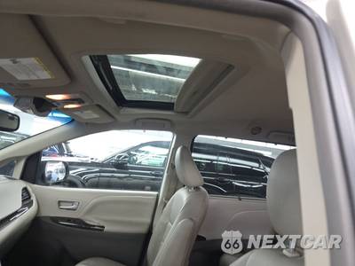 2015 Toyota Sienna XLE 8-Passenger 119.3" WB - zdjęcie 21 z 34 - miniatura