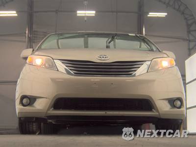 2015 Toyota Sienna XLE 8-Passenger 119.3" WB - zdjęcie 3 z 34 - miniatura