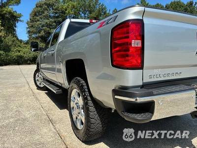 2018 Chevrolet Silverado 2500HD LTZ Crew Cab Medium Bed 1LZ - zdjęcie 19 z 37 - miniatura