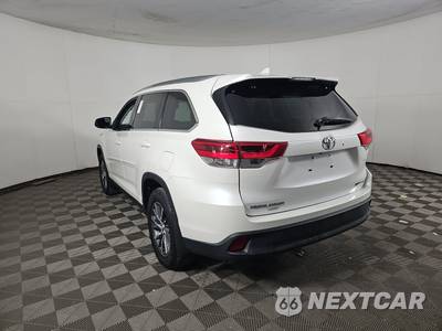 2019 Toyota Highlander XLE - zdjęcie 6 z 27 - miniatura
