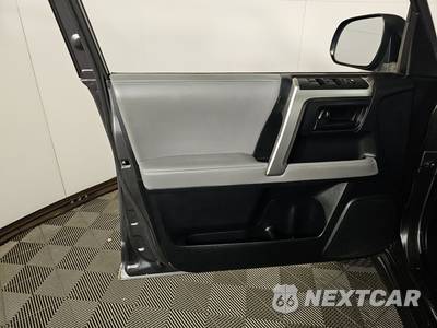 2010 Toyota 4Runner SR5 - zdjęcie 9 z 42 - miniatura