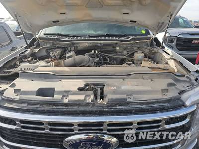 2025 Ford Super Duty F-250 XLT Crew Cab Medium Bed - zdjęcie 15 z 22 - miniatura
