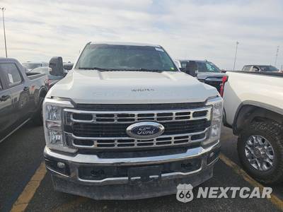 2025 Ford Super Duty F-250 XLT Crew Cab Medium Bed - zdjęcie 2 z 22 - miniatura