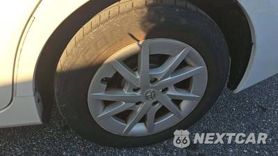 2012 Toyota Prius v Three - zdjęcie 22 z 29 - miniatura
