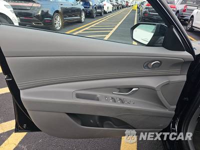 2025 Hyundai Elantra SEL Convenience - zdjęcie 9 z 21 - miniatura