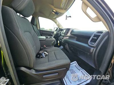 2020 Ram 1500 Tradesman Extended Cab Medium Bed - zdjęcie 8 z 31 - miniatura