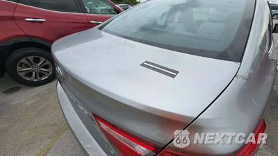 2015 Toyota Camry LE - zdjęcie 25 z 29 - miniatura