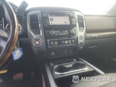 2017 Nissan TITAN Platinum Reserve Crew Cab Short Bed - zdjęcie 11 z 36 - miniatura