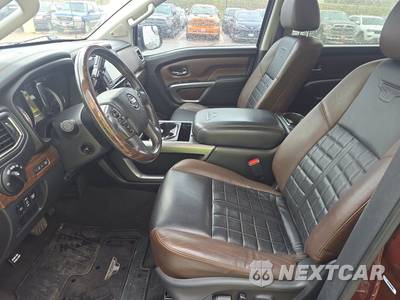 2017 Nissan TITAN Platinum Reserve Crew Cab Short Bed - zdjęcie 7 z 26 - miniatura