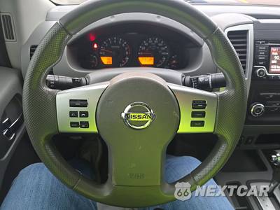 2017 Nissan Frontier SV Crew Cab Medium Bed - zdjęcie 10 z 17 - miniatura