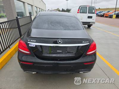 2019 Mercedes-Benz E 300 4MATIC Sedan - zdjęcie 5 z 26 - miniatura