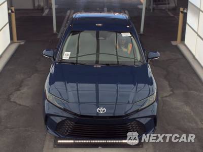 2025 Toyota Camry LE - zdjęcie 2 z 30 - miniatura