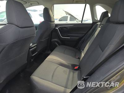 2021 Toyota RAV4 LE - zdjęcie 13 z 26 - miniatura