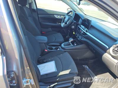 2024 Kia Forte LXS - zdjęcie 8 z 38 - miniatura