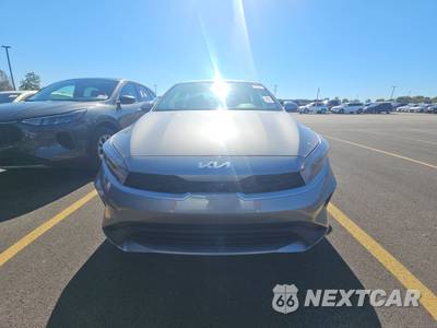 2024 Kia Forte LXS - zdjęcie 2 z 38 - miniatura