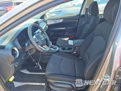 2024 Kia Forte LXS - zdjęcie 7 z 38 - miniatura