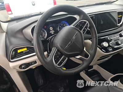 2024 Chrysler Pacifica Touring L 121.6" WB - zdjęcie 10 z 18 - miniatura
