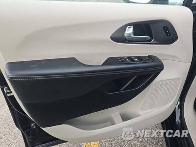 2024 Chrysler Pacifica Touring L 121.6" WB - zdjęcie 9 z 18 - miniatura