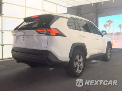 2025 Toyota RAV4 XLE - zdjęcie 4 z 18 - miniatura