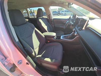 2025 Toyota RAV4 XLE - zdjęcie 8 z 18 - miniatura