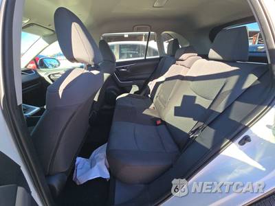 2025 Toyota RAV4 XLE - zdjęcie 13 z 18 - miniatura