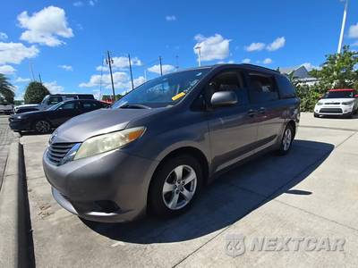 2011 Toyota Sienna LE 8-Passenger 119.3" WB - zdjęcie 1 z 13 - miniatura