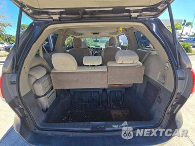 2011 Toyota Sienna LE 8-Passenger 119.3" WB - zdjęcie 12 z 13 - miniatura