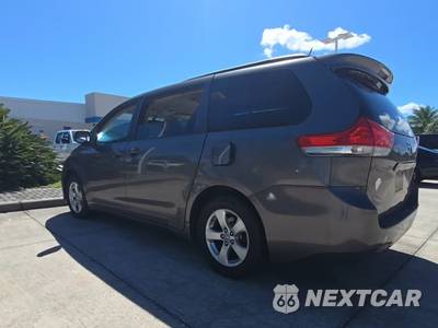 2011 Toyota Sienna LE 8-Passenger 119.3" WB - zdjęcie 6 z 13 - miniatura