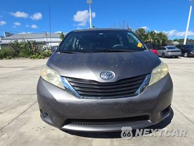 2011 Toyota Sienna LE 8-Passenger 119.3" WB - zdjęcie 2 z 13 - miniatura