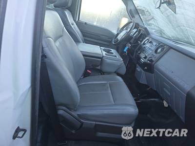 2013 Ford Super Duty F-350 Cab Chassis XL Regular Cab DRW - zdjęcie 8 z 45 - miniatura