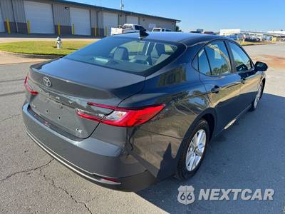 2025 Toyota Camry LE - zdjęcie 6 z 33 - miniatura