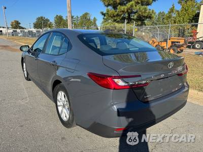 2025 Toyota Camry LE - zdjęcie 8 z 33 - miniatura