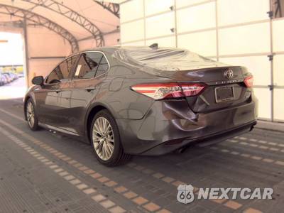 2020 Toyota Camry XLE - zdjęcie 8 z 38 - miniatura