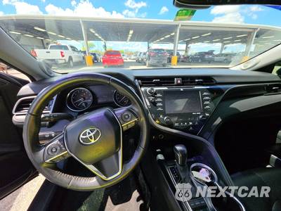 2020 Toyota Camry XLE - zdjęcie 17 z 38 - miniatura