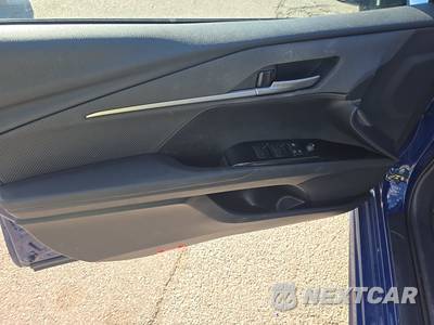 2025 Toyota Camry SE - zdjęcie 13 z 32 - miniatura