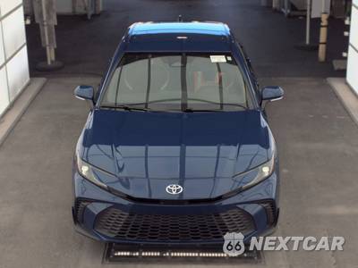 2025 Toyota Camry SE - zdjęcie 2 z 32 - miniatura