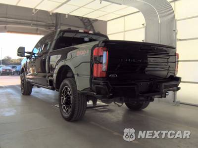 2026 Ford Super Duty F-250 Platinum Crew Cab Medium Bed - zdjęcie 6 z 35 - miniatura