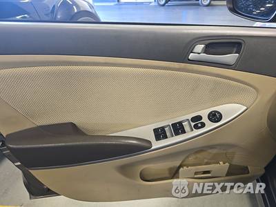 2013 Hyundai Accent GLS Sedan - zdjęcie 9 z 36 - miniatura