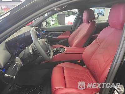 2025 BMW 5 Series Sedan 530i xDrive - zdjęcie 13 z 22 - miniatura